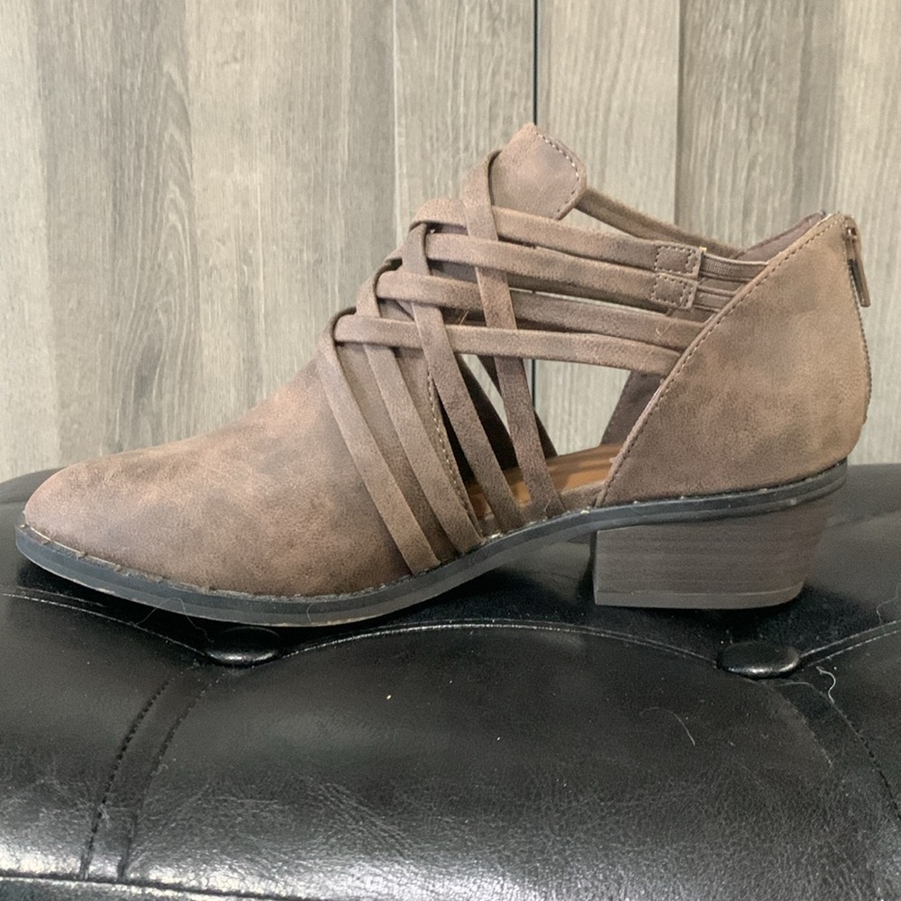 Maurice Fashions Brown Faux Crushed Leather Ankle Bootie Boots Woman's Size 7 - Picture 12 of 13